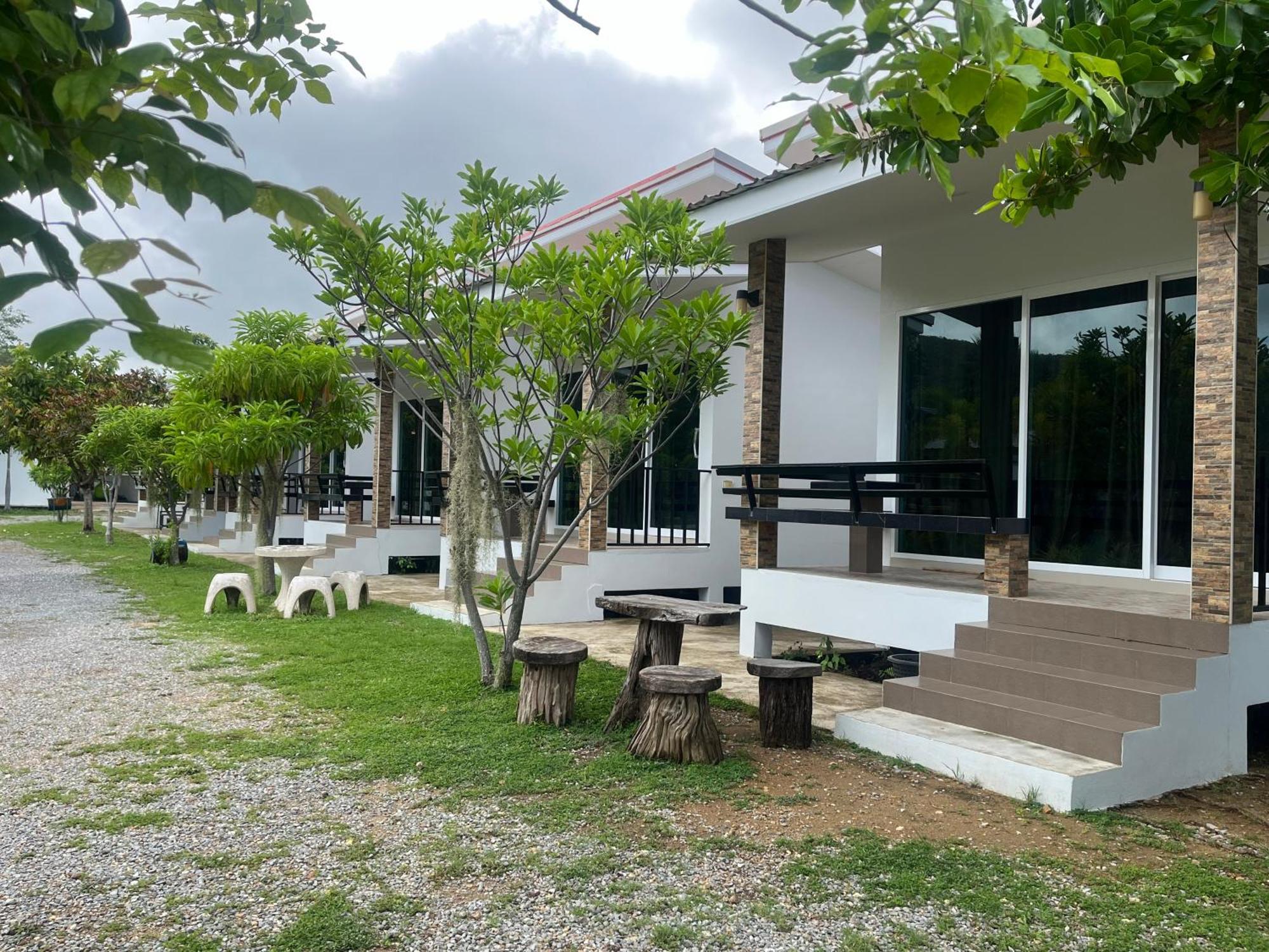 สุขสำราญรีสอร์ท หาดเจ้าหลาว จันทบุรี Exterior photo